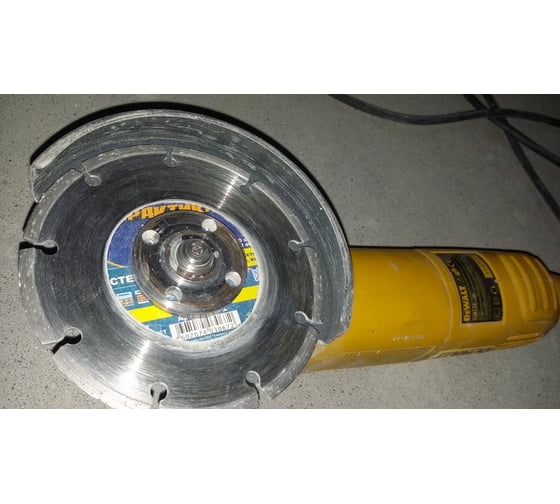 Угловая шлифмашина DEWALT D 28113 2