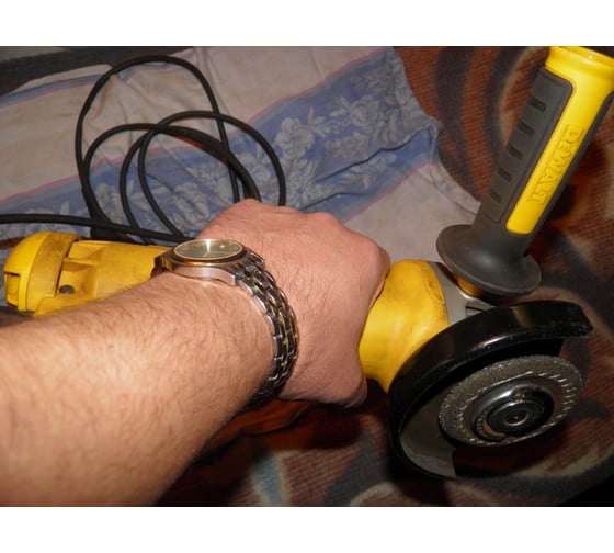 Угловая шлифмашина DEWALT DWE 4215 14