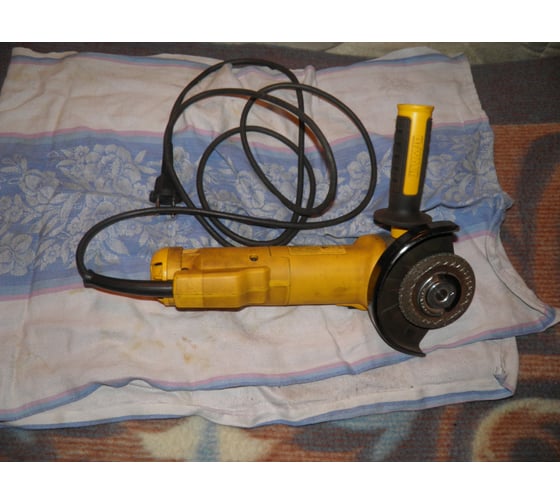 Угловая шлифмашина DEWALT DWE 4215 10