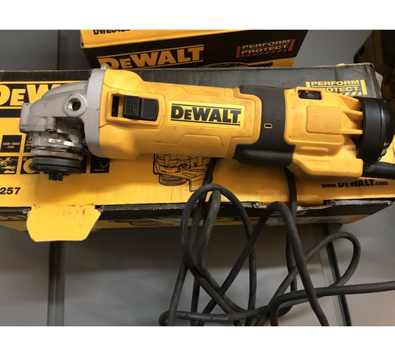 Угловая шлифмашина DEWALT DWE4257 8