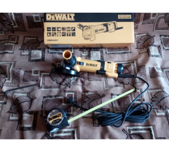 Угловая шлифмашина DEWALT DWE4257 9