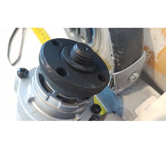 Угловая шлифмашина DEWALT DWE4119 13