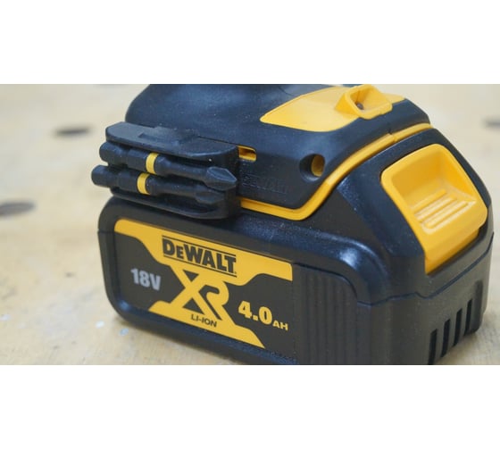 Аккумуляторная дрель-шуруповерт DEWALT DCD 790 M2 14