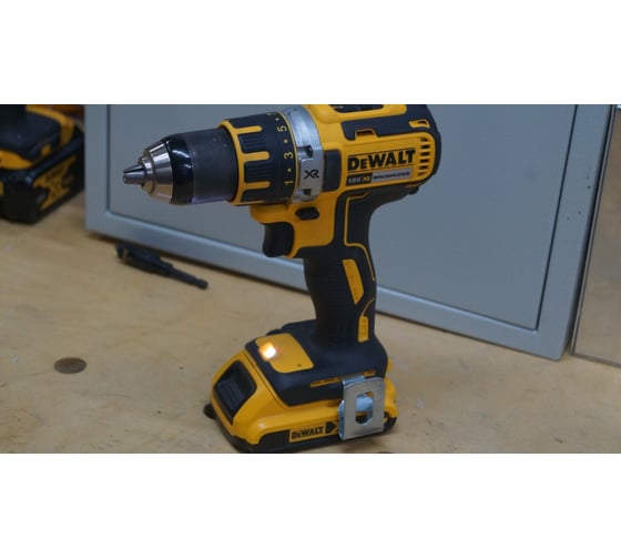 Аккумуляторная дрель-шуруповерт DEWALT DCD 790 M2 9
