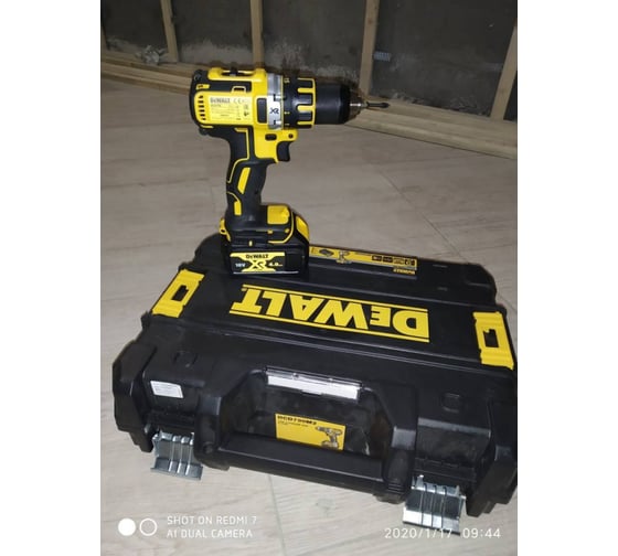 Аккумуляторная дрель-шуруповерт DEWALT DCD 790 M2 16