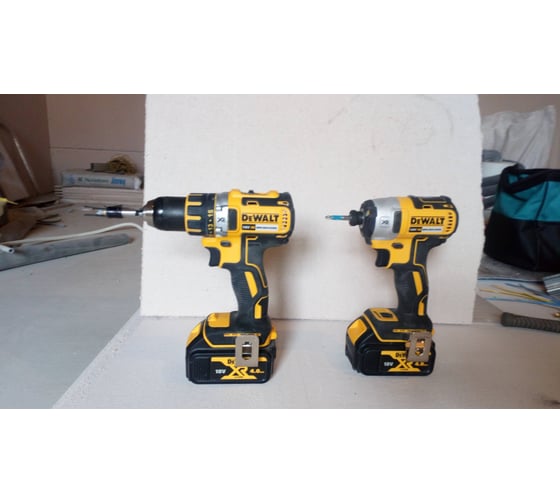 Аккумуляторная дрель-шуруповерт DEWALT DCD 790 M2 28