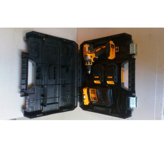 Аккумуляторная дрель-шуруповерт DEWALT DCD 790 M2 25