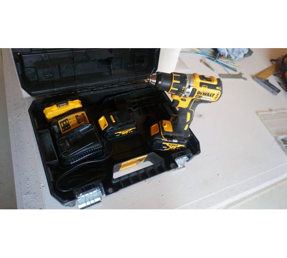 Аккумуляторная дрель-шуруповерт DEWALT DCD 790 M2 21
