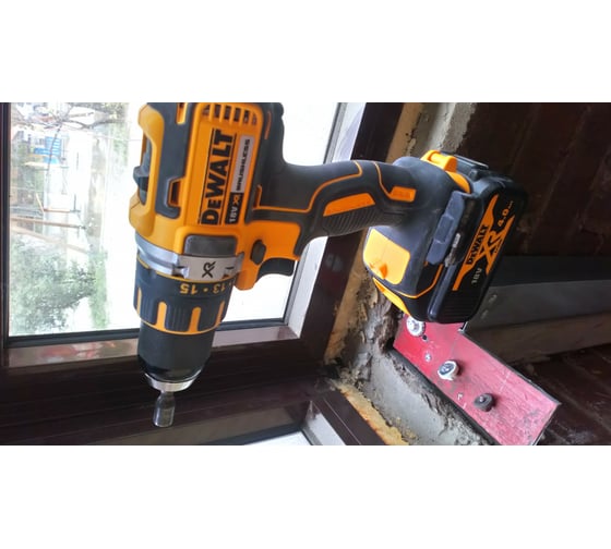 Аккумуляторная дрель-шуруповерт DEWALT DCD 790 M2 18