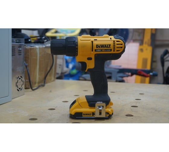 Аккумуляторная дрель-шуруповерт DEWALT DCD 771 C2 24