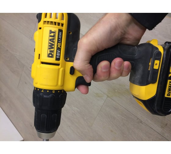 Аккумуляторная дрель-шуруповерт DEWALT DCD 771 C2 16