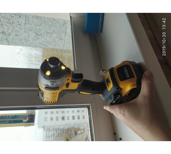 Бесщеточный импульсный шуруповерт DEWALT XR DCF887N 12