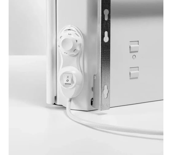Конвектор с механическим термостатом Legrand Lamken мощность 500Вт с вертикальной решеткой и кабелем 1.8м, белый 230502