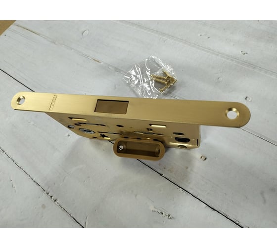 Магнитный замок для двери MORELLI M1895 MSG, сантехнический, цвет - матовое сатинированное золото 9014713