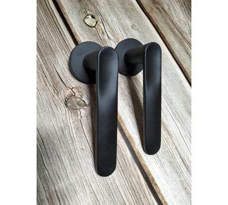 Межкомнатная дверная ручка MORELLI "GARAK" MH-59-R6 BL, на круглой розетке 6 мм, цвет - чёрный 9014638