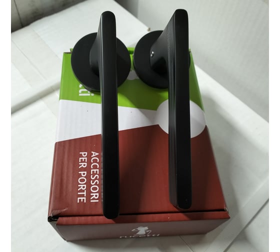 Ручка дверная Rucetti RAP 26 SLIM-R BL, на круглой розетке 6 мм, цвет - черный 9014606