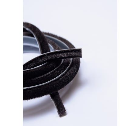 Фетр уплотнитель для москитных сеток щеточный самоклеящийся KOMFORT москитные системы 7 6 мм чёрный 6 м ФУМС5456