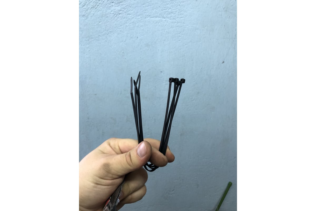 Нейлоновые стяжки FORTISFLEX КСС 4х250 мм черный 100 штук 49412 ...
