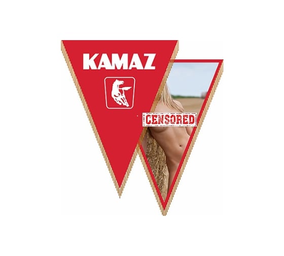 Треугольный вымпел SKYWAY KAMAZ с девушкой фон красный S05101035