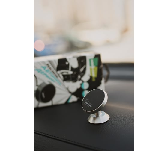 Автомобильный держатель для мобильного телефона магнитный More Choice C02 Silver