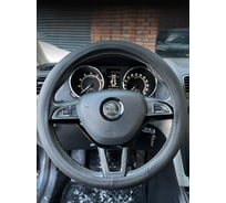 Оплетка на рулевое колесо AVTOLIDER1 М 37-39 см, черная кожа дакота,черная нитка Dakota-0101