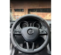 Оплетка на рулевое колесо AVTOLIDER1 М (37-39см) Черная кожа+черная перфорация черная нитка Liec-2Perf-0101B