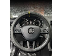 Оплетка на рулевое колесо AVTOLIDER1 М(37-39см), (Черная кожа, желтая нулевая отметка, желтая нитка) Liec-0131-YL