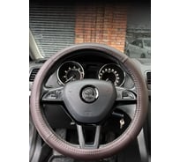 Оплетка на рулевое колесо AVTOLIDER1 М(37-39см), (Шоколадная кожа+шоколадная перфорация шоколадная нитка) Liec-2Perf-0135SH