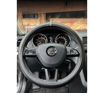 Оплетка на рулевое колесо AVTOLIDER1 М(37-39см), Черная кожа, серая нулевая отметка, серая нитка Liec-0102-CG