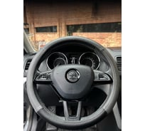 Оплетка на рулевое колесо AVTOLIDER1 М(37-39см), Черная кожа+серая перфорация черная нитка LIPRE-2Perf-0102G