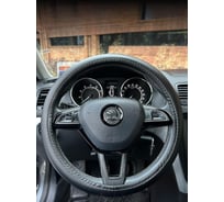 Оплетка на рулевое колесо AVTOLIDER1 М(37-39см), Черная кожа,белая нитка LIPRE-0103