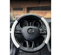 Оплетка на рулевое колесо AVTOLIDER1 М(37-39см), Черная кожа+белая перфорация белая нитка LIPRE-2Perf-0103W