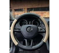 Оплетка на рулевое колесо AVTOLIDER1 М (37-39см), (Черная кожа+бежевая перфорация бежевая нитка) LIPRE-2Perf-0104B