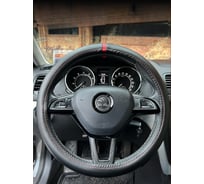 Оплетка на рулевое колесо AVTOLIDER1 М(37-39см), чёрная кожа, красная нулевая отметка, красная нитка Liec-0106-CR