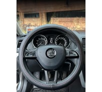 Оплетка на рулевое колесо AVTOLIDER1 М(37-39см), черная кожа,красная нитка Liec-0106