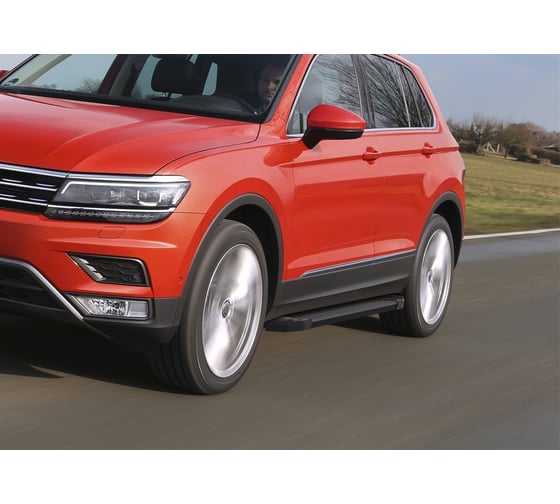 Пороги на автомобиль Rival Black для Volkswagen Tiguan II 2016-2020-2020-н.в., 173 см, 2 шт., алюминий F173ALB.5802.4