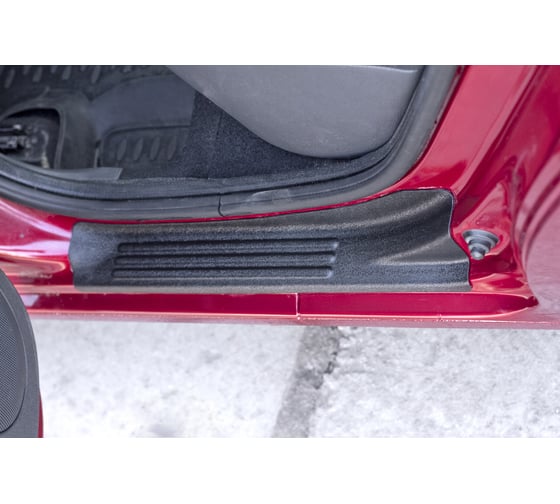 Накладки на внутренние пороги дверей Русская Артель для Renault Sandero 2009-2013 г.в. NR-150402