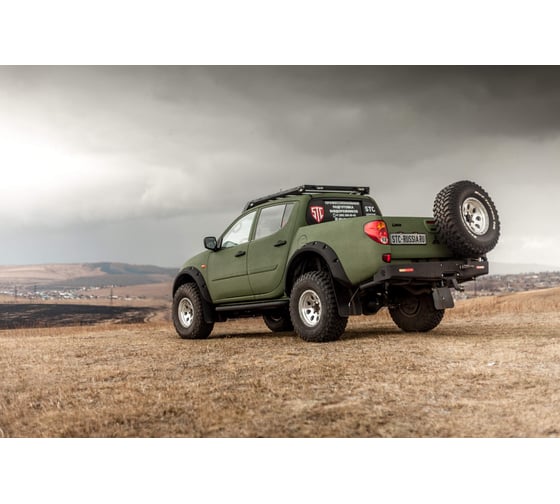 Бампер силовой задний STC Mitsubishi L200 2006-2013 с квадратом под фаркоп и дублирующими фонарями STC-ML200/06-BR-L1