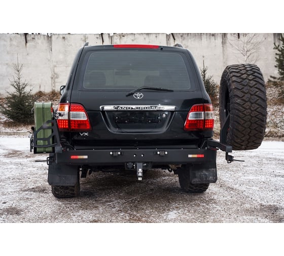 Бампер силовой задний STC Toyota Land Cruiser 100 с квадратом под фаркоп,кронштейном крепления запасного колеса справа, кронштейн для 2-х канистр слева и дублирующими фонарями STC-TLC100-BR-C2C4-L1