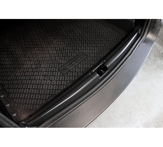 Накладка на порожек багажника Русская Артель без скотча, для Renault Duster 2010- г.в. NRD-008522
