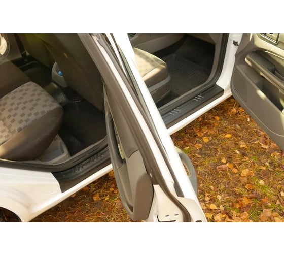 Накладки на пороги Русская Артель Ford Focus II 2008-2010 NF-160602