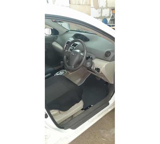 Ковры в салон автомобиля Eva Smart toyota belta правый руль 2005 - 2012 эва сота коричневые c красной окантовкой 3506-A6A7-S
