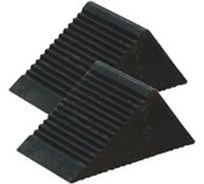 Упор под колесо ROCKFORCE резиновый длина - 130мм, ширина - 80мм, высота - 65мм RF-TRF3301(16943)