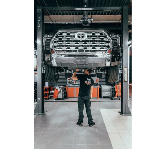 Двухстоечный электрогидравлический подъемник Everlift  г/п 5 т, верхняя синхронизация, 3 места, RAL7031+7000 EE-6215E