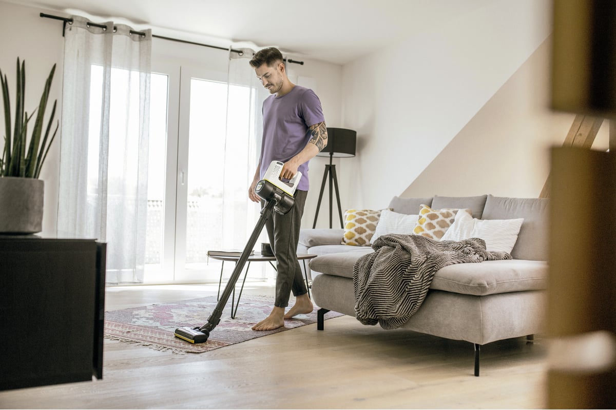 Пылесос Karcher вертикальный VC 4 Cordless myHome *EU 1.198-630.0 -  выгодная цена, отзывы, характеристики, фото - купить в Москве и РФ