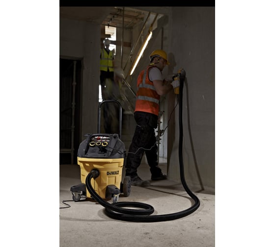 Промышленный пылесос для сухой и влажной уборки DEWALT DWV902M