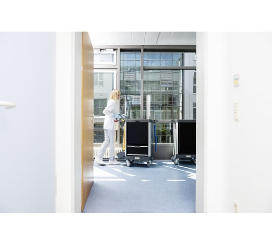 Тележка KARCHER FM ExpertPro 50/ P комплект: колесная база, 2 ведра 15 л, вертикальный отжим, 4 ведра 6 л, 1 полка, 1 ящик 16 л, 2 фиксатора 1.321-008.0