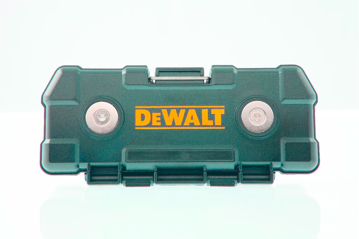 бит, головок и сверл (20 шт) в магнитном боксе DEWALT DT7965T-QZ .