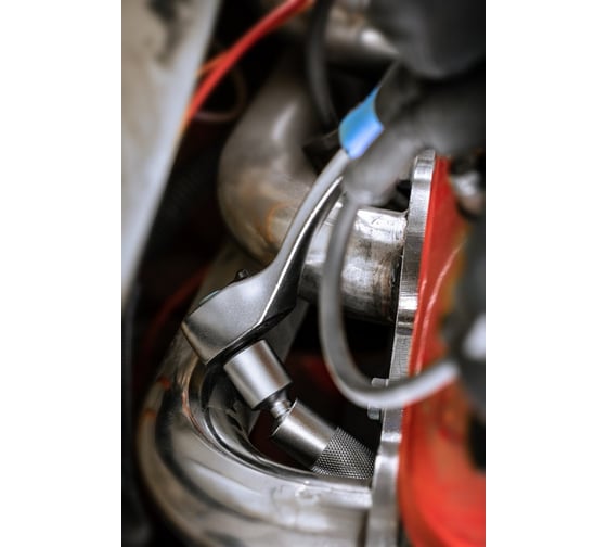 Головка свечная шестигранная с шарниром 14 мм, 3/8"DR, CrV HOEGERT TECHNIK HT1A778