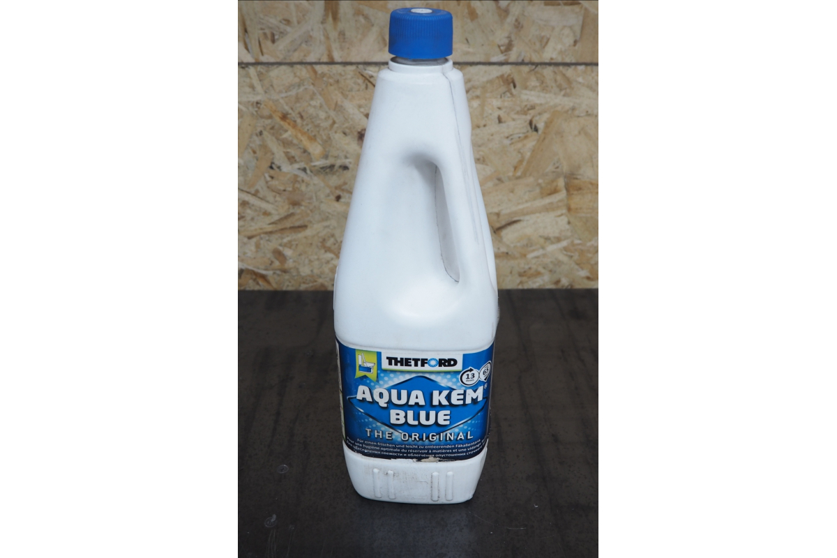 Жидкость для биотуалета  Aqua Kem Blue 2 л - выгодная цена .
